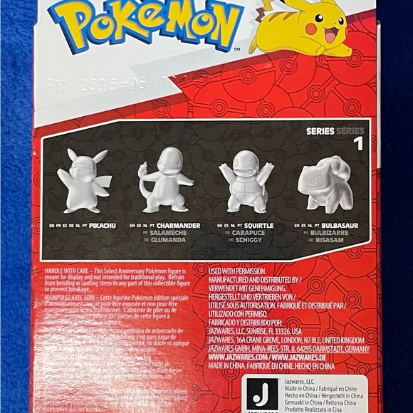 2021 NIB Pokémon Bulbasaur & Squirtle 25 year Silver Celebration Figures. - Picture 4 of 10
